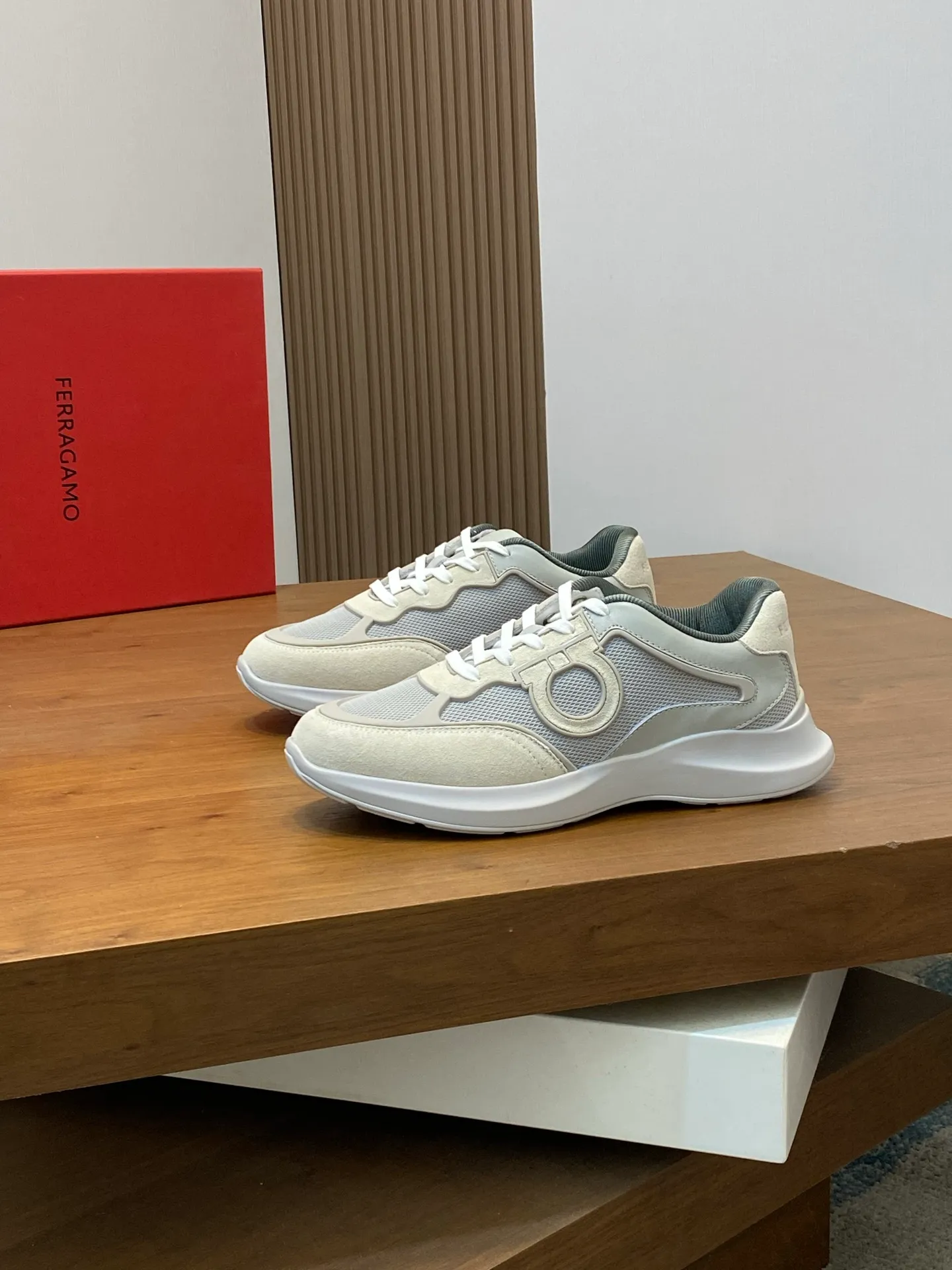 Men's men's shoes 💰700 [Ferragamo] Ferragamo - High-end quality original order - Upper: original cow suede leather with breathable mesh, brand logo sewn on the shoe body - Lining: brand canvas, foot pads; water-dyed cowhide - Outsole: rubber outsole - Super high quality control·Fine workmanship: Prominent (high-end·luxury·grade) Size: 38-44 (38 45, can be customized)